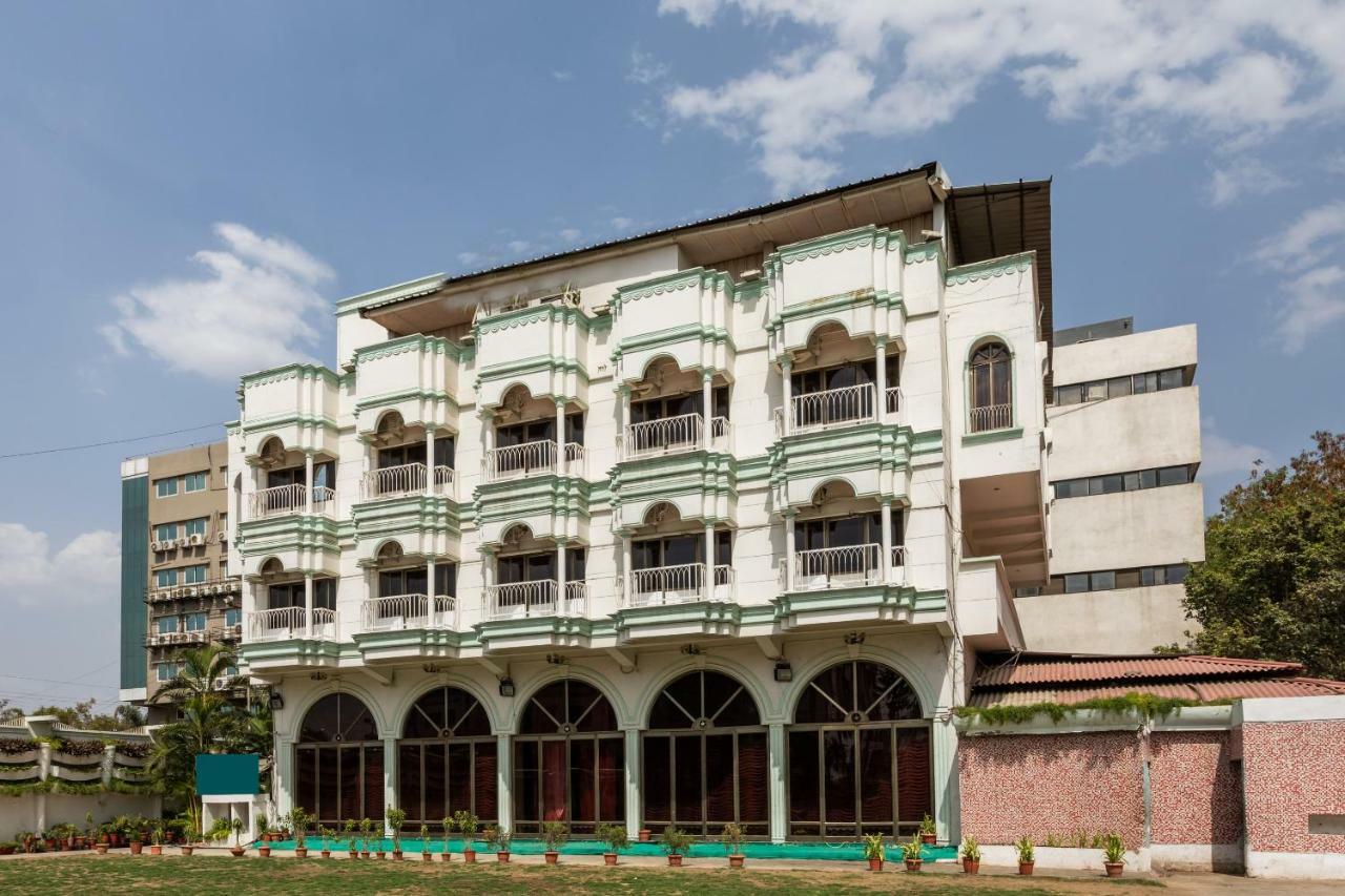 Oyo 38142 Girdhar Mahal Ξενοδοχείο Ιντόρ Εξωτερικό φωτογραφία