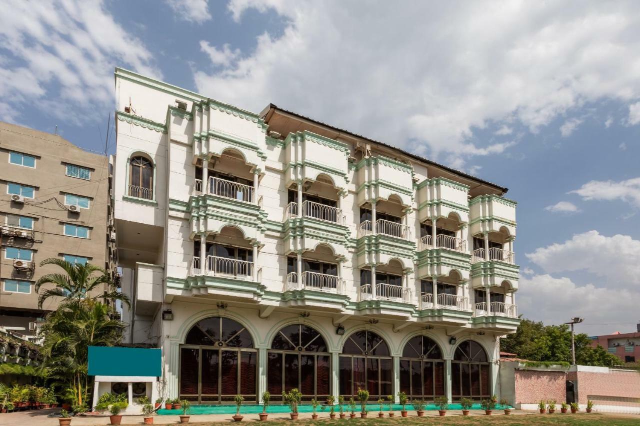 Oyo 38142 Girdhar Mahal Ξενοδοχείο Ιντόρ Εξωτερικό φωτογραφία